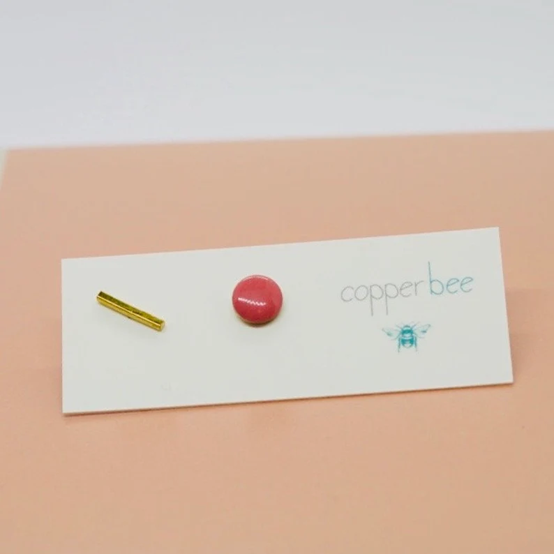 Small Mismatch Enamel Geometric Studs