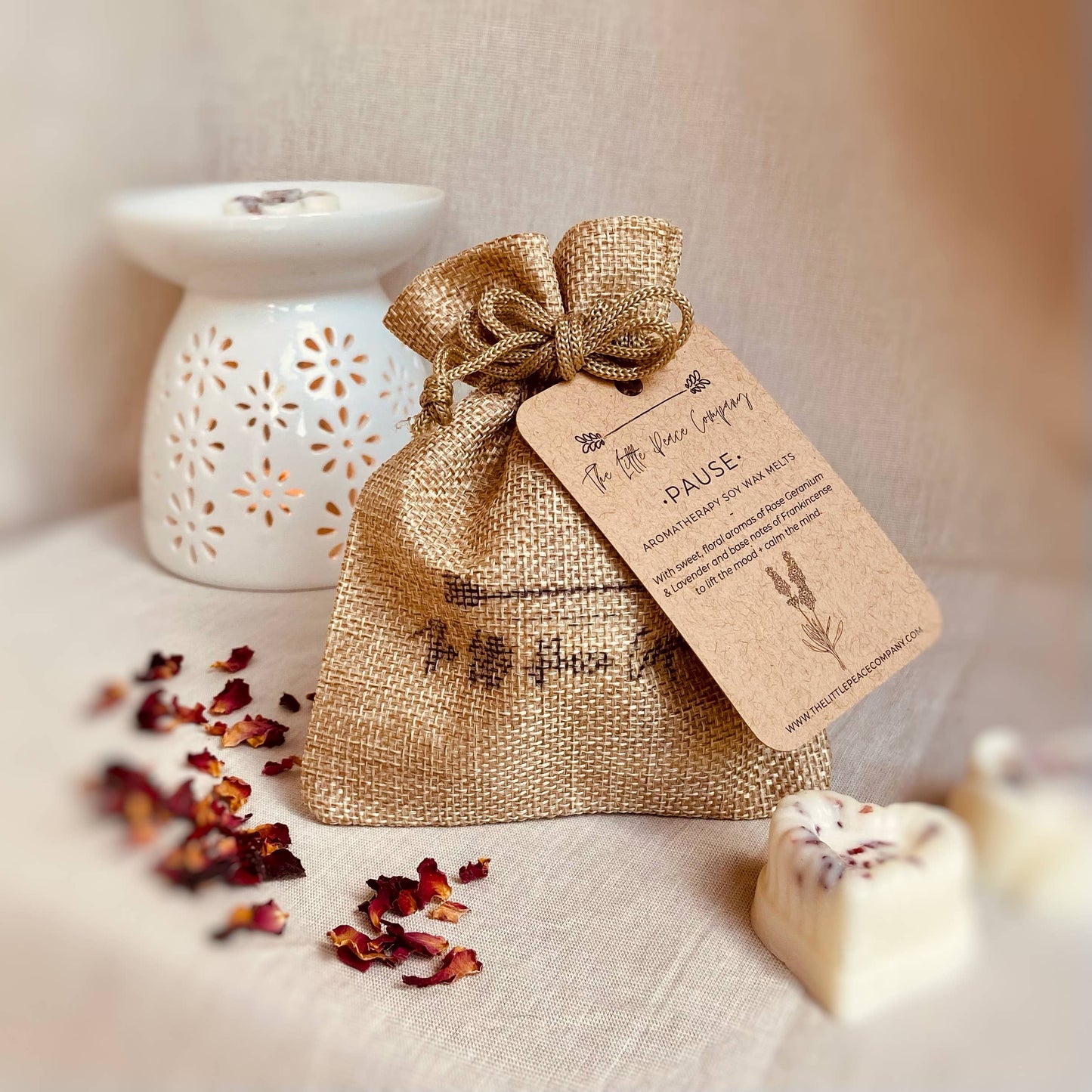 Pause Aromatherapy Soy Wax Melts with essential oils, Lavender, Frankincense + Rose Geranium. Fresh, sweet, floral aromas with base notes of Frankincense to create an uplifting and nurturing atmosphere. Five wax melts come in a burlap bag.