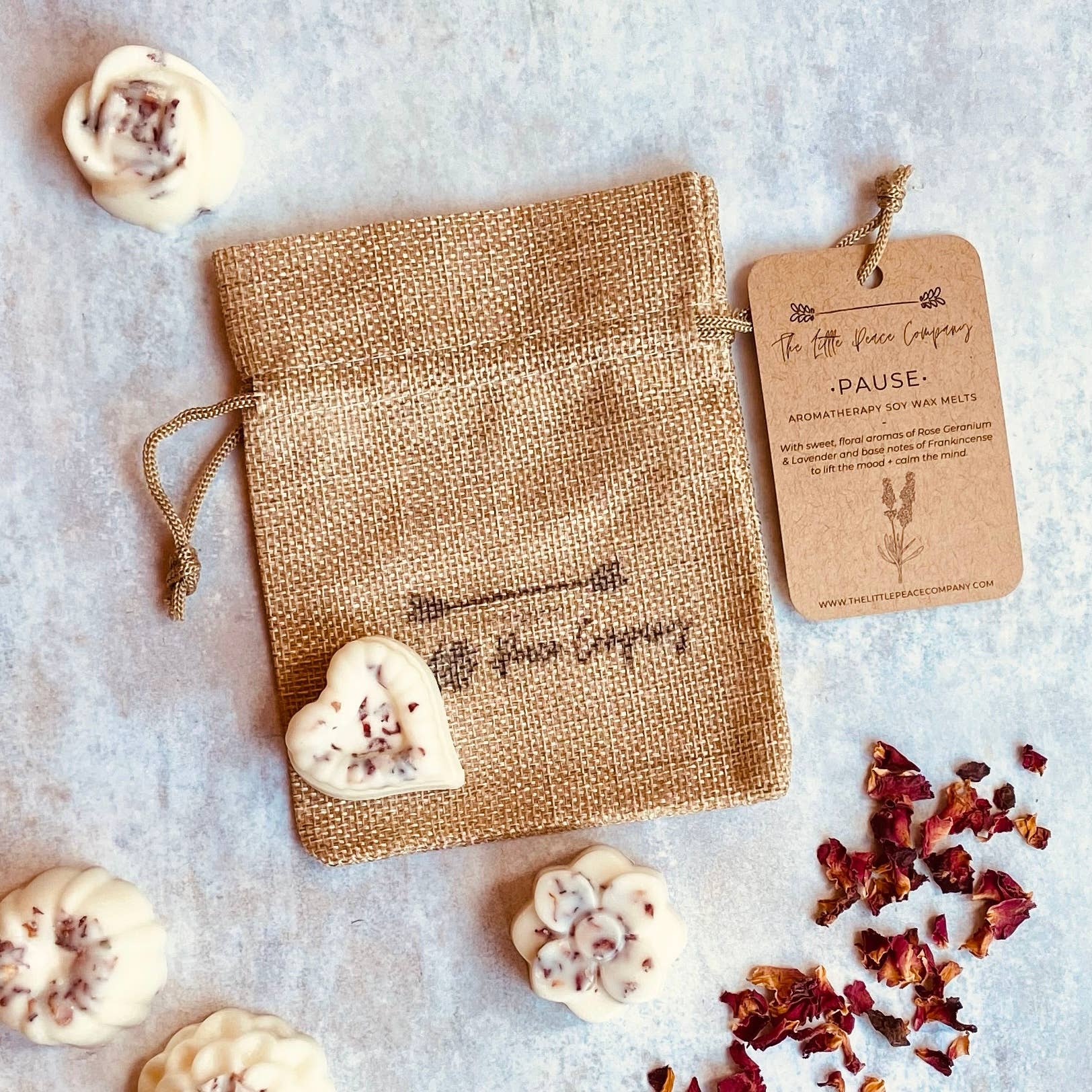 Pause Aromatherapy Soy Wax Melts with essential oils, Lavender, Frankincense + Rose Geranium. Fresh, sweet, floral aromas with base notes of Frankincense to create an uplifting and nurturing atmosphere. Five wax melts come in a burlap bag.