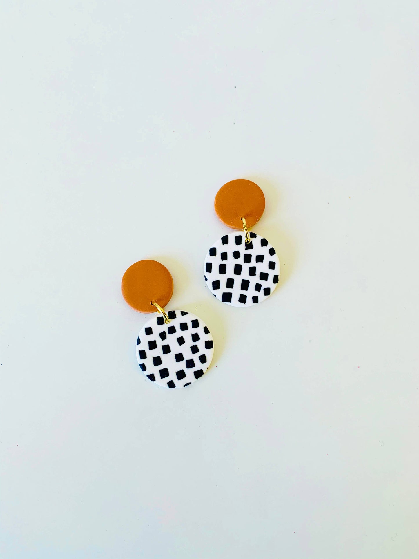 Dotty - Medium Cognac Earrings