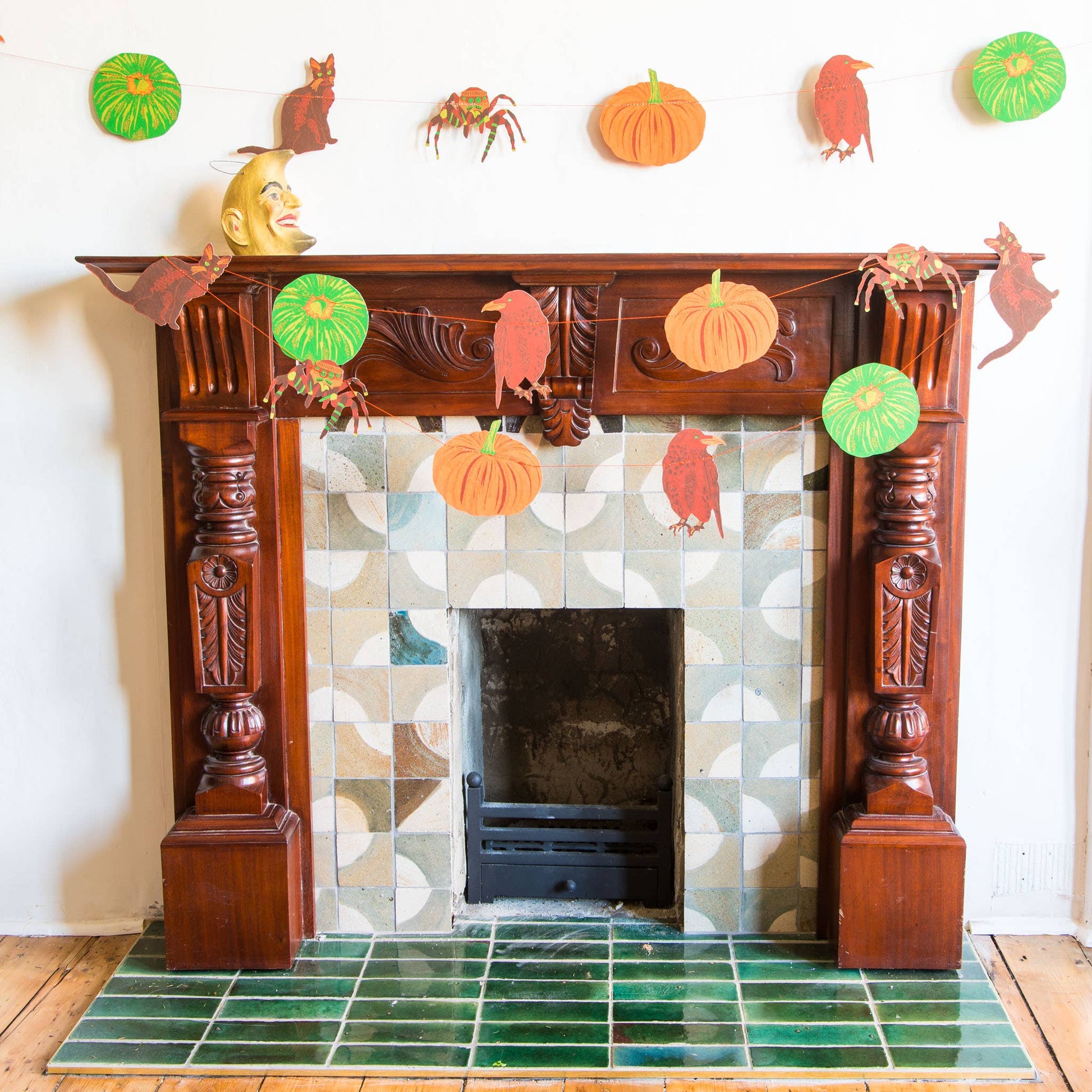 In bold greens and bright oranges, this garland features all the traditional images of Halloween - cats, ravens, spiders and pumpkins!
3 metres long - Includes 10 paper shapes, sewn along strong cotton thread