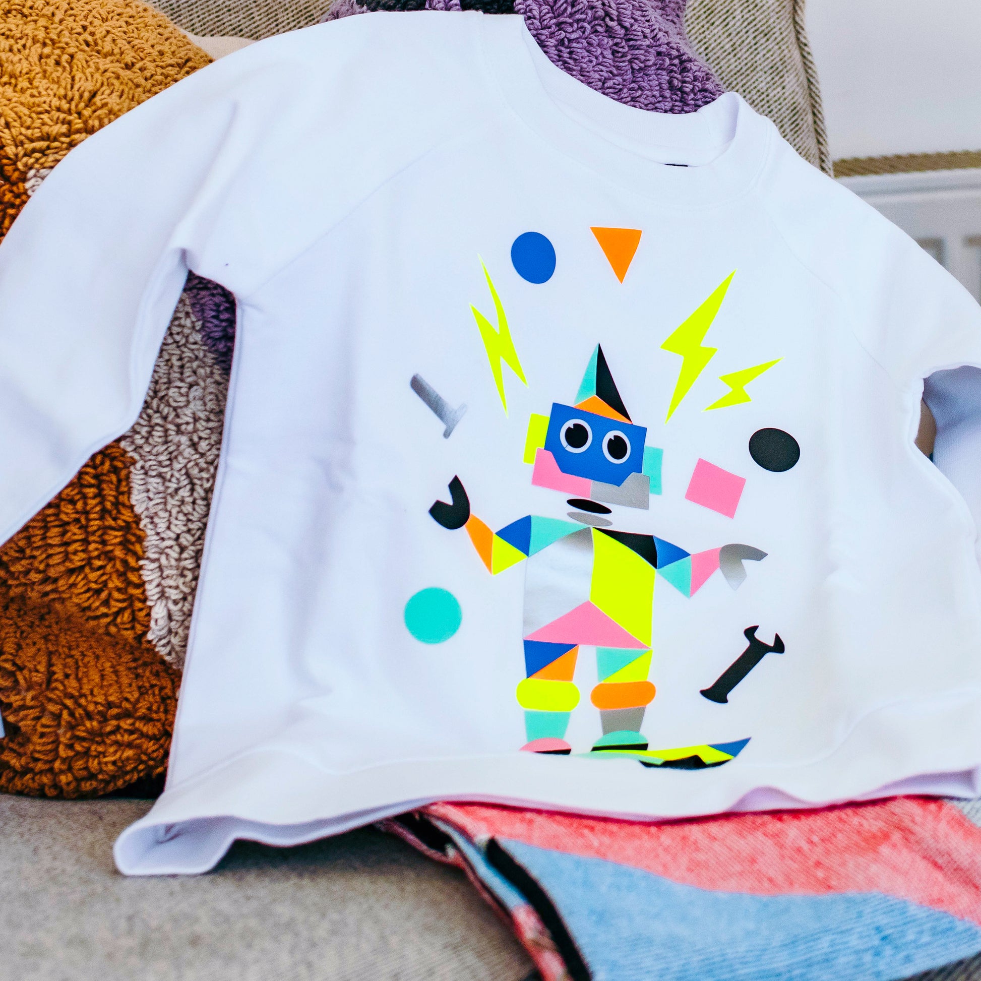 Robot POPKIT Design Kit. Their kits encourage children to transform pre-loved clothing into unique, personalised fashion statements, helping to reduce screen time and boost fine motor skills. With easy-to-follow instructions.