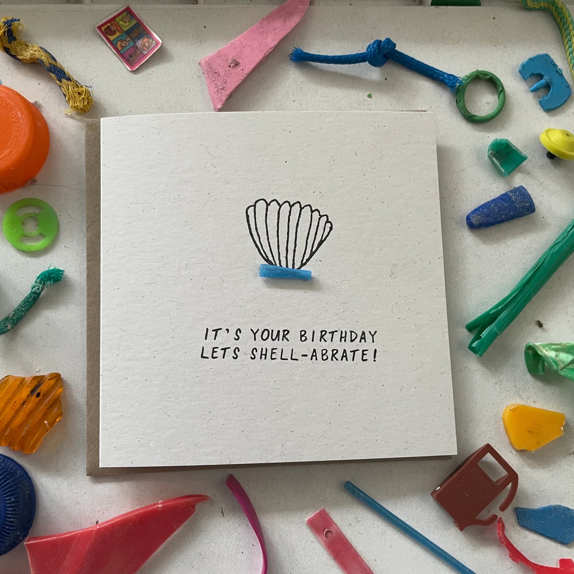 This sustainable handmade ‘let’s shell-a-brate’ card is just the card to send someone flipping amazing in your life! No two cards will ever be the same - so the card you get might ever so slightly vary in colour, pattern and texture from the picture.