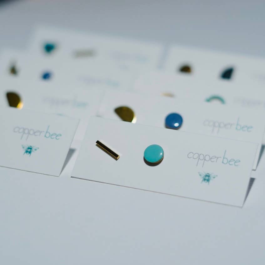 Small Mismatch Enamel Geometric Studs